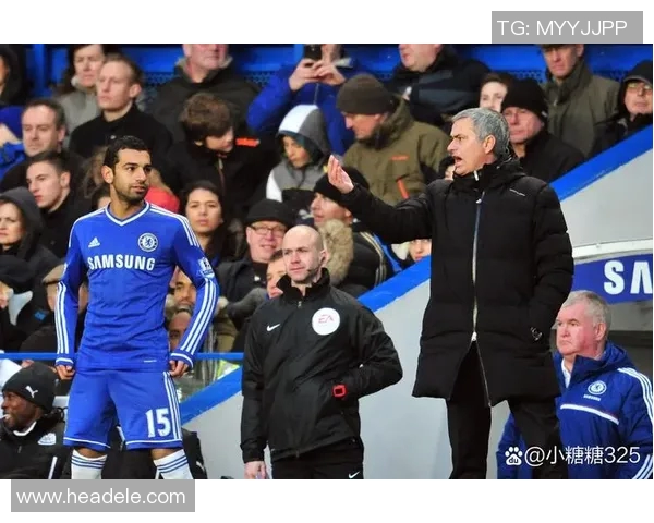 足球球星因疫情被隔离引发关注 球迷与媒体纷纷讨论其影响与后果 足球球星因疫情被隔离引发关注 球迷与媒体纷纷讨论其影响与后果