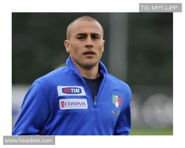 荷兰光头足球球星的传奇生涯与绿茵场上不屈拼搏精神