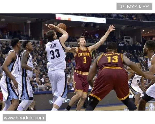 足球球星轮休策略引发热议球队如何平衡成绩与体能管理